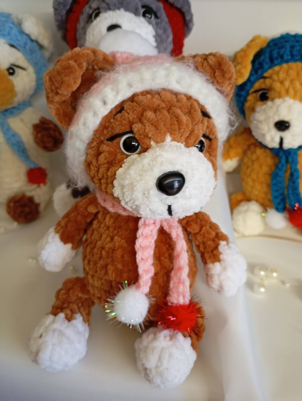 Σκυλάκι με σκούφο και κασκόλ