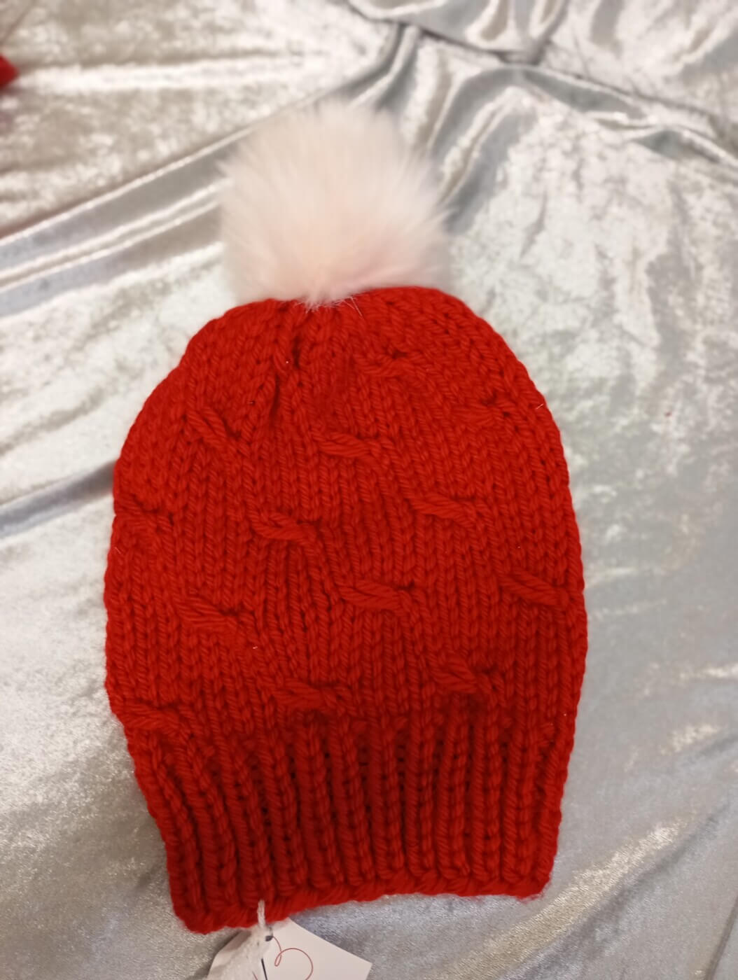 Σκουφάκι γυναικείο με ροζ πομπόν